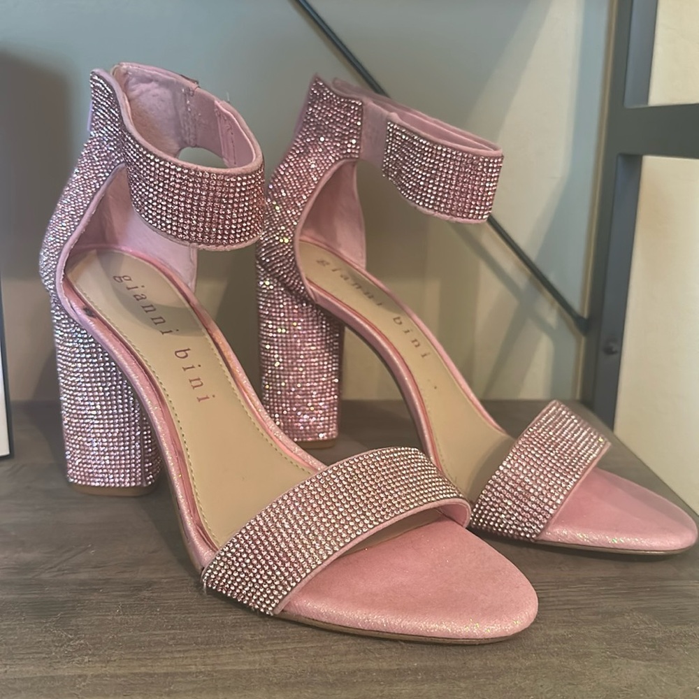 NWT Gianni Bini Heels